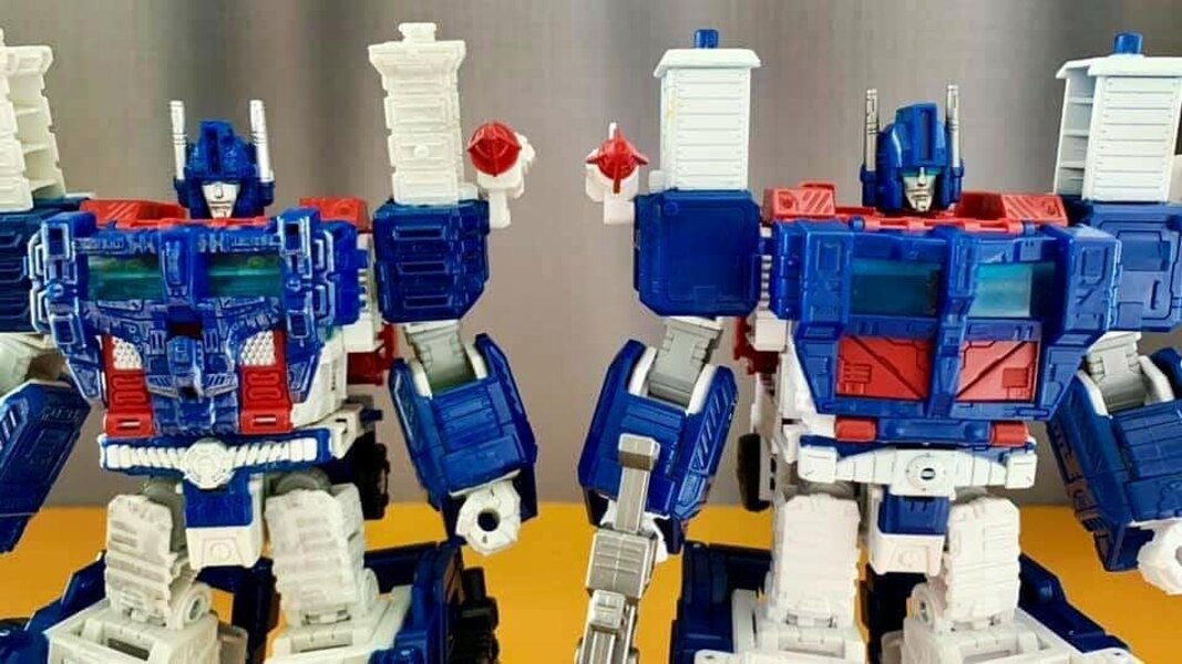 Transformers WFC Kingdom Ultra Magnus In Hand Images  (4 of 11)